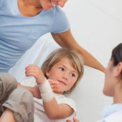 Parents can help soothe burns treatment stress